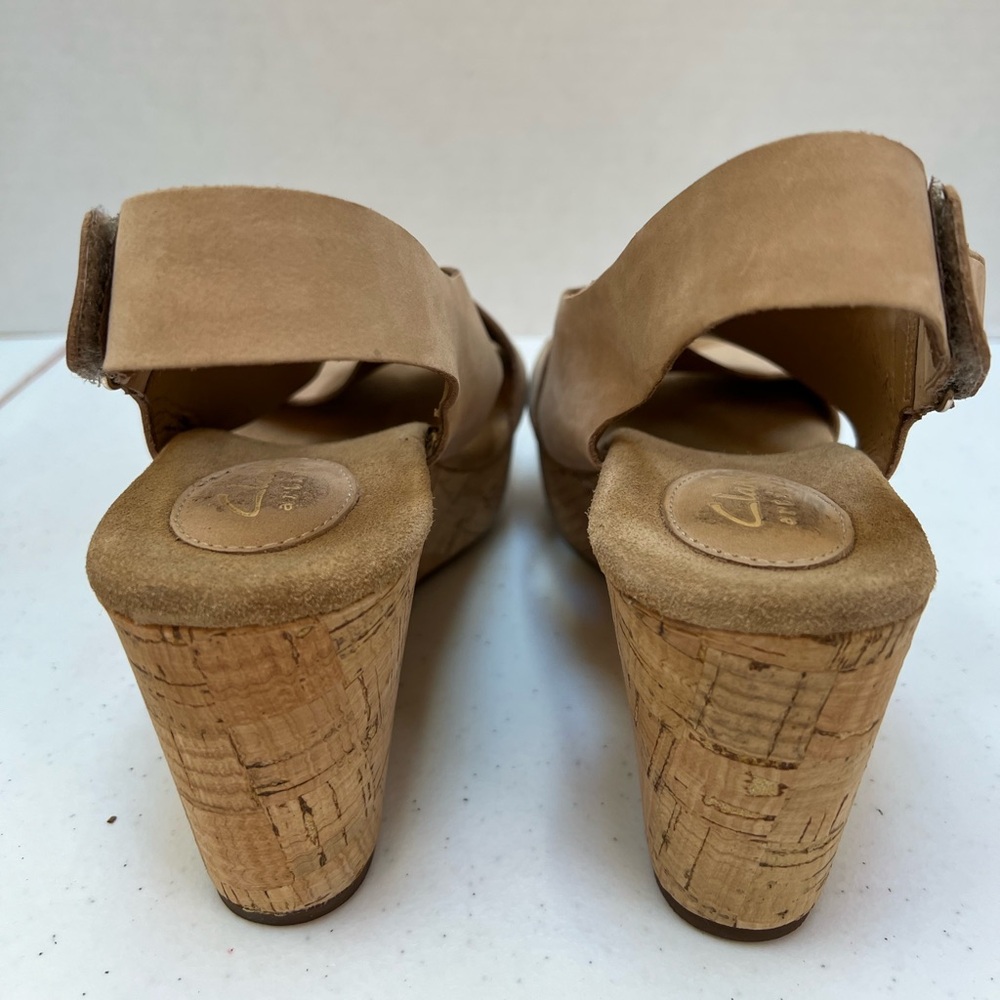 Clarks Collection Women's Beige Suede Ankle Strap Open Toe Wedge Sandals Size 9M - Picture 7 of 8